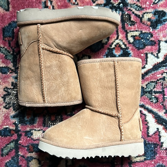 UGG toddler classic weather short 7T - Picture 4 of 8